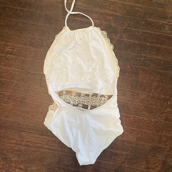 Beach Riot Halter One Piece - Picture 4 of 6